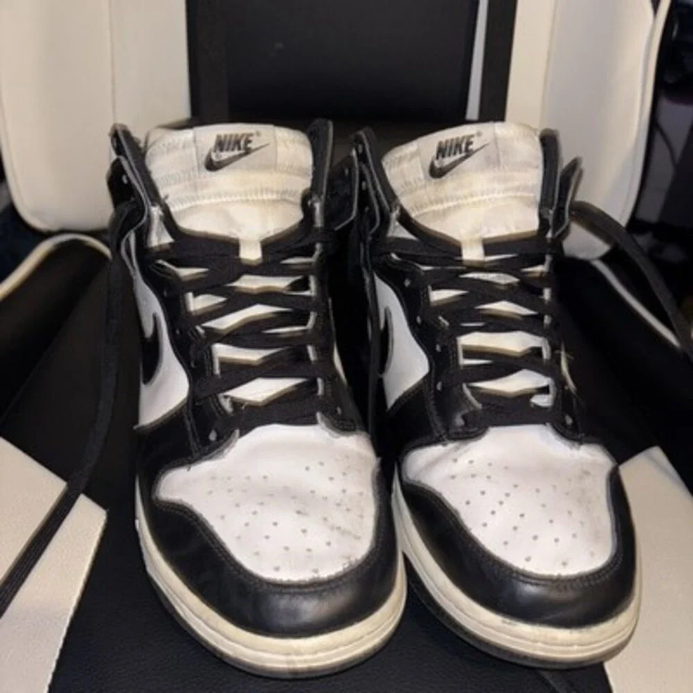 Nike Dunk High Vintage Black men’s size 9.5 Leather Sneakers Black/White